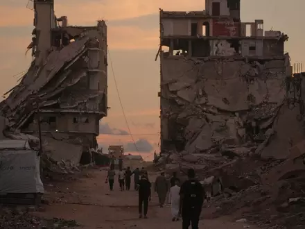 Israel hat seit dem Hamas-Massaker am 7. Oktober 2023 nach eigenen Angaben 100.000 Ziele in der Region angegriffen, die meisten davon im Gazastreifen. - Foto: Jehad Alshrafi/AP/dpa
