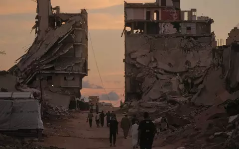 Israel hat seit dem Hamas-Massaker am 7. Oktober 2023 nach eigenen Angaben 100.000 Ziele in der Region angegriffen, die meisten davon im Gazastreifen.  - Foto: Jehad Alshrafi/AP/dpa