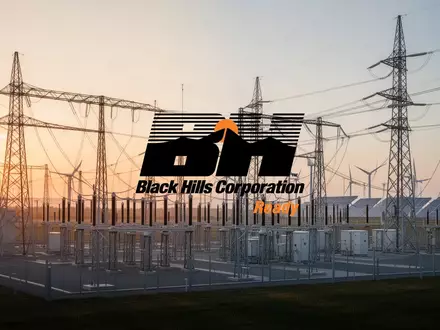 Moderne Hochspannungs-Umspannstation und Infrastruktur für erneuerbare Energien bei Sonnenaufgang. - Foto: über boerse-global.de