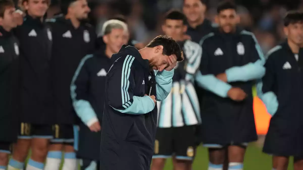 Nach seinem Abschiedsspiel war Lionel Messi emotional bewegt. - Bild: Gustavo Garello/AP/dpa