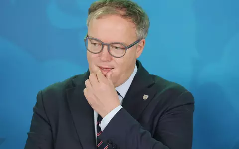 Thüringens Ministerpräsident Mario Voigt (CDU) will nicht länger mit juristischen Schritten um seine Doktorarbeit kämpfen. (Archivbild) - Foto: Bodo Schackow/dpa