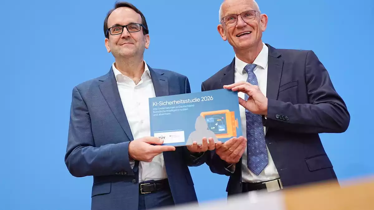 Etwa jedes zweite deutsche Unternehmen nutzt laut einer Forsa-Umfrage inzwischen Künstliche Intelligenz (KI). - Bild: Michael Kappeler/dpa