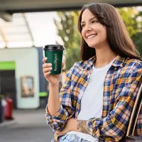 Tankstopp mit Geschmack: Snacks und Getränke gehören für viele dazu / Mehr als jeder Zweite greift an der Tankstelle zum Heißgetränk - Foto: presseportal.de