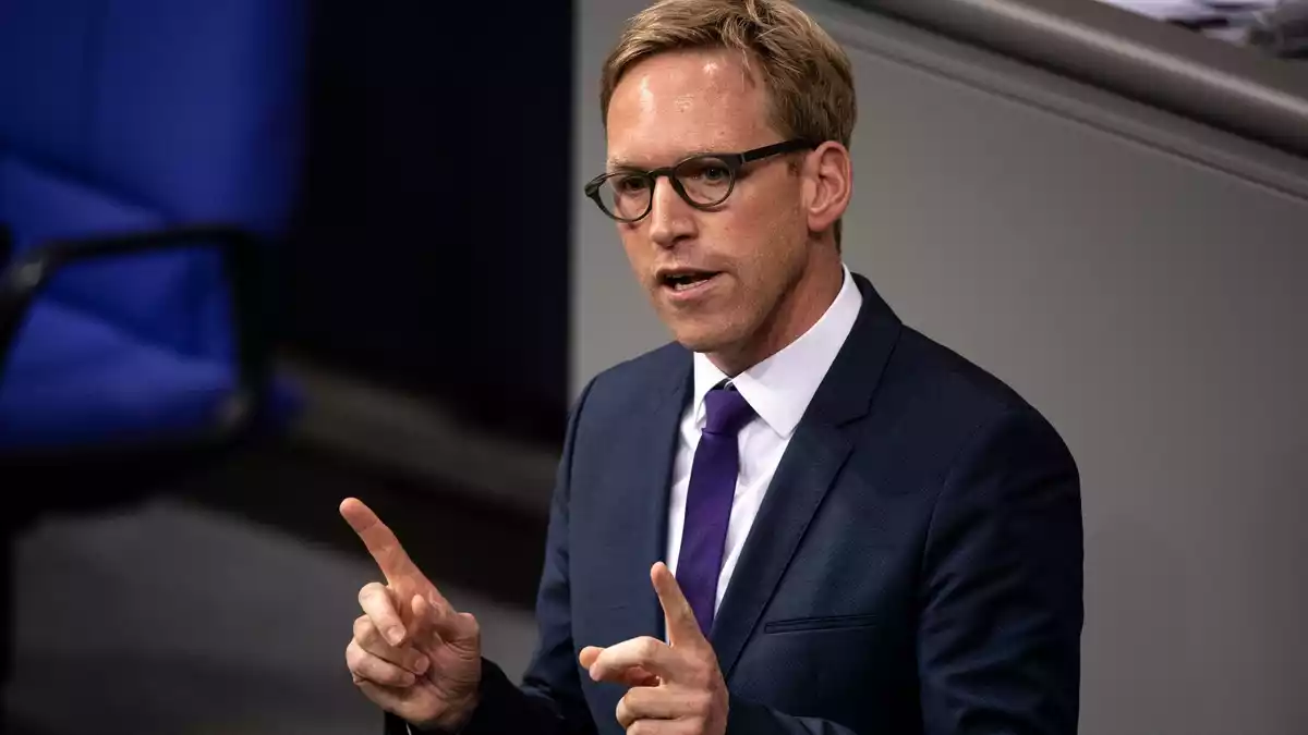Der Vorsitzende des Bundestagsgremiums zur Kontrolle der Geheimdienste, Marc Henrichmann (CDU). - Bild: Fabian Sommer/dpa