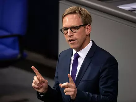 Der Vorsitzende des Bundestagsgremiums zur Kontrolle der Geheimdienste, Marc Henrichmann (CDU). - Foto: Fabian Sommer/dpa