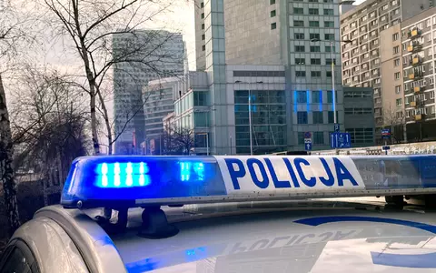 Ein Streifenwagen der polnischen Polizei (Policja) steht auf einer Straße. (Symbolbild) - Foto: Doris Heimann/dpa