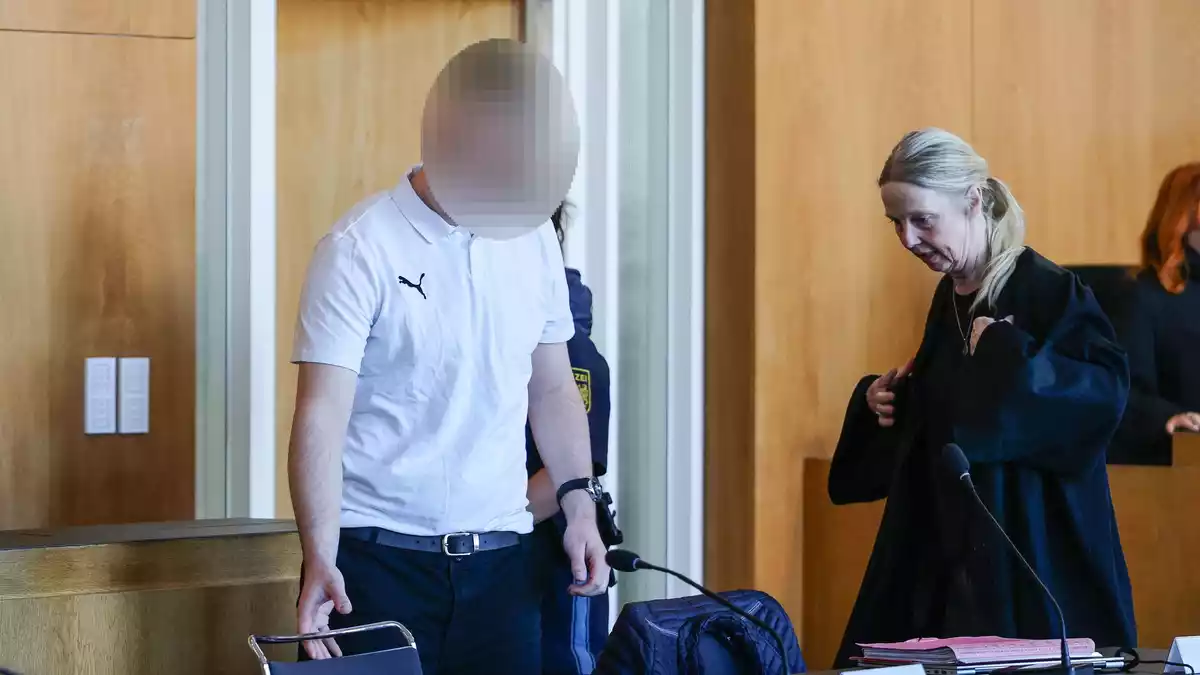 Der Angeklagte hat die Vorwürfe eingeräumt. - Bild: Daniel Löb/dpa