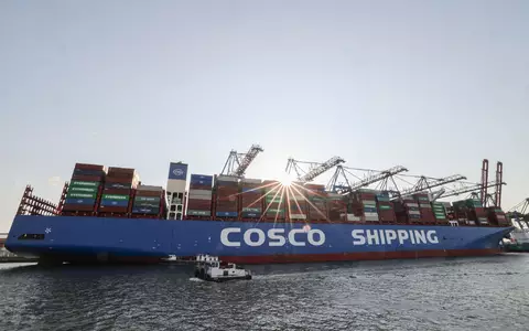 Cosco-Containerschiffe laufen regelmäßig Hamburg an. (Archivbild) - Foto: Christian Charisius/dpa