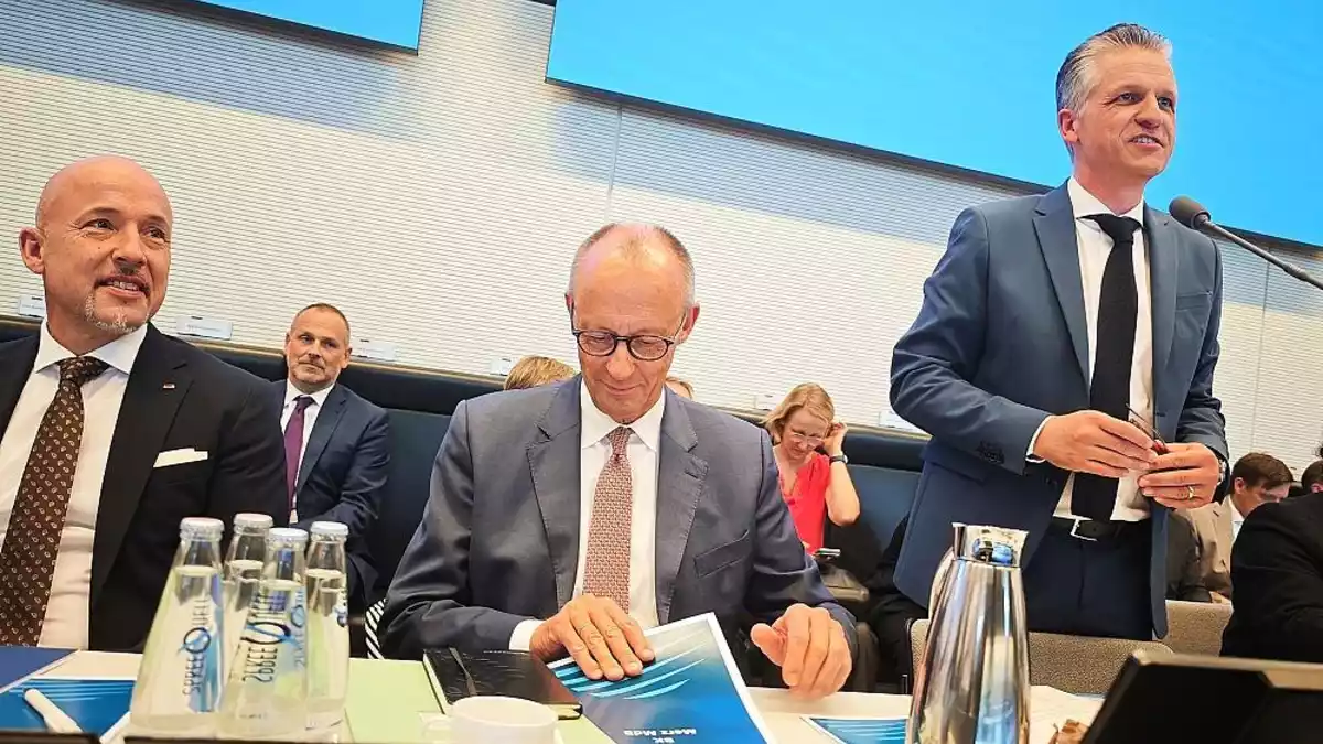 Drohung gegen Rot-Rot-Grün: Reichinnek wirft Union Bigotterie vor