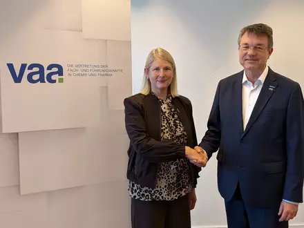 Fach- und Führungskräfte in Chemie und Pharma: VAA und BAVC einigen sich auf Tarifabschluss - Foto: presseportal.de
