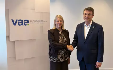 Fach- und Führungskräfte in Chemie und Pharma: VAA und BAVC einigen sich auf Tarifabschluss - Foto: presseportal.de