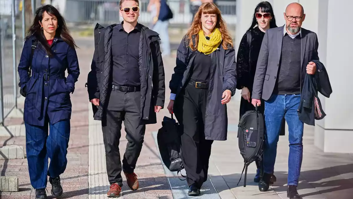 Eine Delegation der Berliner Linken traf sich im Haus der Statistik mit Vertretern von Grünen und SPD. - Bild: Sebastian Christoph Gollnow/dpa