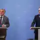NRW-Justizminister Benjamin Limbach (Grüne) berichtete von geduldiger Detailarbeit, mit der die deutschen Ermittler dem russischen Hacker auf die Schliche gekommen seien. - Bild: Christoph Reichwein/dpa