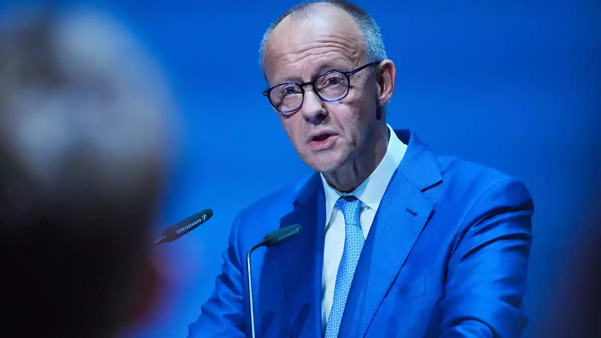 Bundeskanzler Friedrich Merz erwartet ein neues Bekenntnis der Koalition zum vereinbarten Reformkurs.  - Bild: Michael Kappeler/dpa