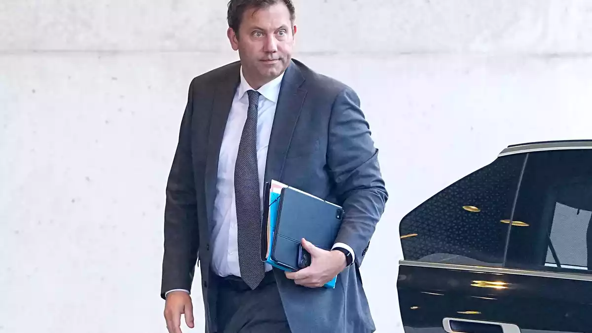 Die SPD von Parteichef Lars Klingbeil ist nach der Wahl eines Landtagspräsidenten der AfD in Aufruhr. - Bild: Michael Kappeler/dpa