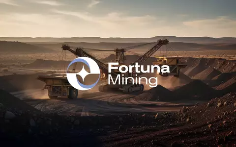 Moderne Goldmine in einer kargen Landschaft bei Sonnenuntergang als Symbol für den Bergbausektor. - Foto: über boerse-global.de