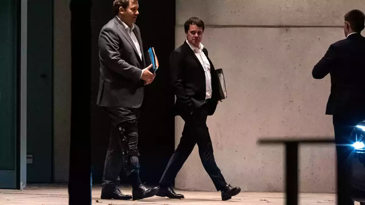 SPD-Chef Klingbeil verließ das Kanzleramt um 22.09 Uhr. - Bild: Fabian Sommer/dpa