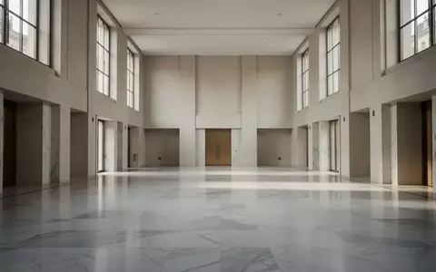 Leere, minimalistische Halle in einem modernen europäischen Regierungsgebäude mit natürlichem Lichteinfall. - Foto: über boerse-global.de