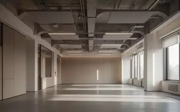 Modernes, offenes Büro mit architektonischen Akustikpaneelen an der Decke und diffuser, natürlicher Beleuchtung. - Foto: über boerse-global.de