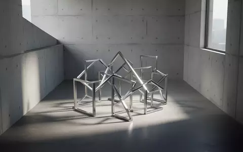 Minimalistische, architektonische Innenansicht mit geometrischen Metallstrukturen, die Sicherheit und Ordnung symbolisieren. - Foto: über boerse-global.de