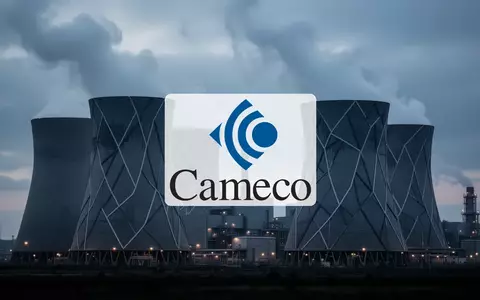 Moderne Industrieanlage zur Kernenergieerzeugung in einer stimmungsvollen, kĂŒhlen DĂ€mmerung. - Foto: ĂŒber boerse-global.de