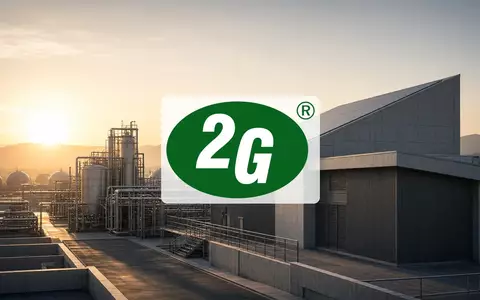 Moderne Industrieanlage für erneuerbare Energien bei Sonnenuntergang, die Wachstum und Stabilität symbolisiert. - Foto: über boerse-global.de