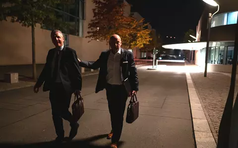 Die Spitzen der Unionsfraktion verlassen das Kanzleramt am Abend gemeinsam. - Foto: Fabian Sommer/dpa