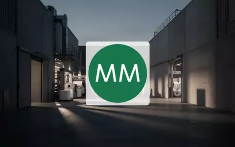 Abstrakte Darstellung einer modernen Produktionsanlage für Papier und Verpackungen in gedämpftem, professionellem Licht. - Foto: über boerse-global.de