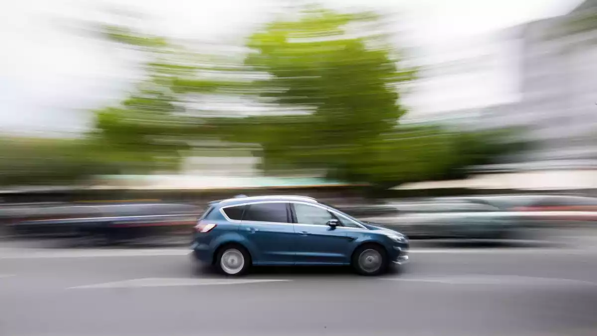 Mobile.de zählt zu den großen Fahrzeugbörsen in Deutschland. - Bild: Julian Stratenschulte/dpa/dpa-tmn