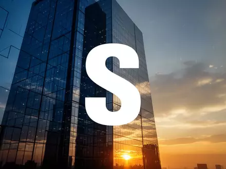 Abstrakte Darstellung moderner Technologie-Architektur vor einem dramatischen Sonnenaufgang. - Foto: über boerse-global.de