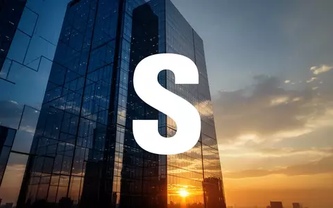 Abstrakte Darstellung moderner Technologie-Architektur vor einem dramatischen Sonnenaufgang. - Foto: über boerse-global.de