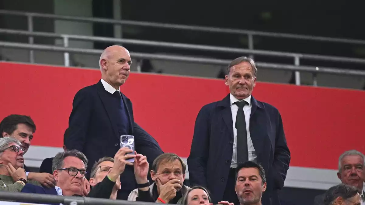 Bernd Neuendorf und Hans-Joachim Watzke (r) sprechen sich gegen Gianni Infantino aus. (Archivbild) - Bild: Tom Weller/dpa