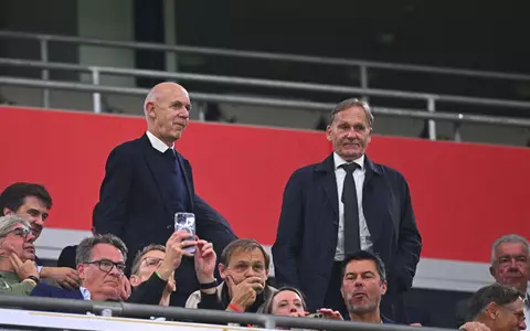 Bernd Neuendorf und Hans-Joachim Watzke (r) sprechen sich gegen Gianni Infantino aus. (Archivbild) - Foto: Tom Weller/dpa