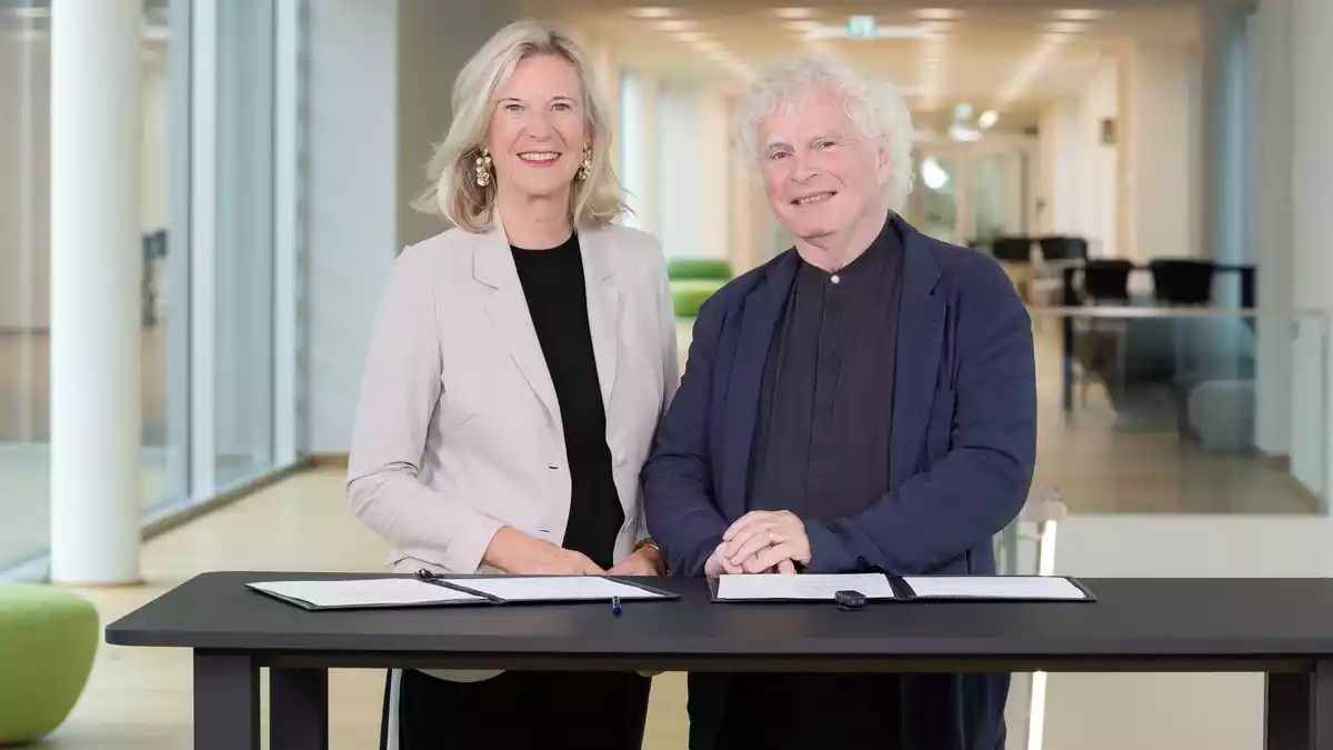Sir Simon Rattle verlängert als Chefdirigent von BRSO und BR Chor / Vertrag bis 2033 unterstreicht erfolgreiche Zusammenarbeit und internationale Strahlkraft der BR-Klangkörper - Bild: presseportal.de