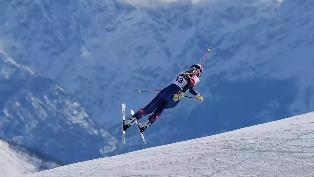 Lindsey Vonn bei der Olympia-Abfahrt in Cortina, nur einen Augenblick vor dem fatalen Sturz. (Archivbild) - Bild: Jacquelyn Martin/AP/dpa