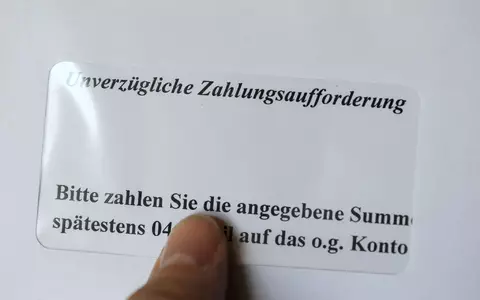 Angesichts gestiegener Lebenshaltungskosten geraten laut Wirtschaftsauskunftei Schufa mehr Menschen unter finanziellen Druck. (Symbolbild) - Foto: Jens Kalaene/dpa-Zentralbild/dpa