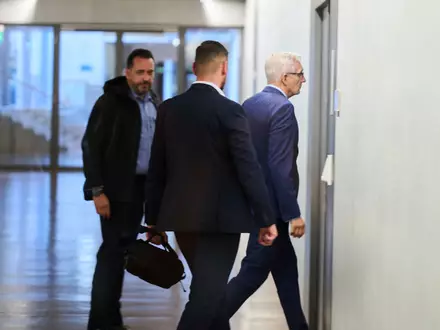 Im geheim tagenden Parlamentarischen Kontrollgremium (PKGr) des Bundestages wurde BND-Präsident Martin Jäger am Mittwoch zu den Spionagevorwürfen gegen den früheren Präsidenten des Bundesnachrichtendienstes, August Hanning, befragt. - Foto: Annette Riedl/dpa