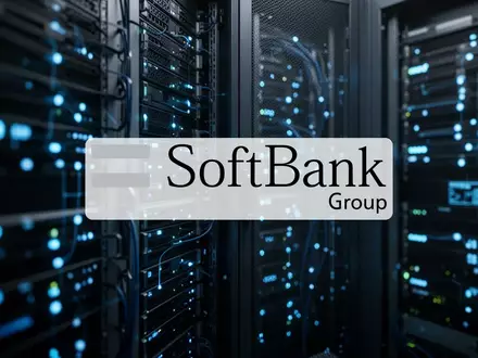 Modernes Server-Rechenzentrum mit leuchtenden Indikatorlichtern in einer technologischen, abstrakten Umgebung. - Foto: über boerse-global.de