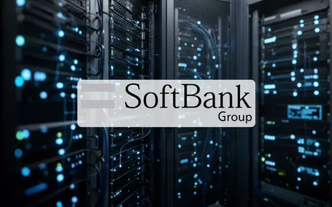 Modernes Server-Rechenzentrum mit leuchtenden Indikatorlichtern in einer technologischen, abstrakten Umgebung. - Foto: über boerse-global.de