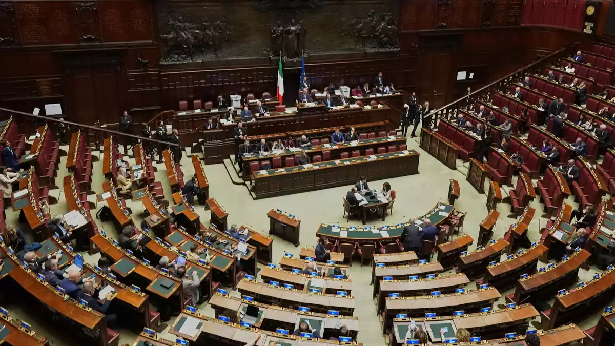 Die umstrittene Wahlrechtsreform hat ihre letzte parlamentarische Hürde genommen. - Bild: Andrew Medichini/AP/dpa