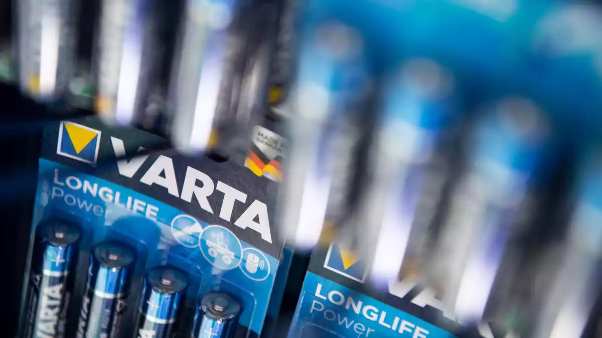 Die Haushaltsbatterien-Sparte von Varta löst sich vom Mutterkonzern. (Archivbild)  - Bild: Marijan Murat/dpa