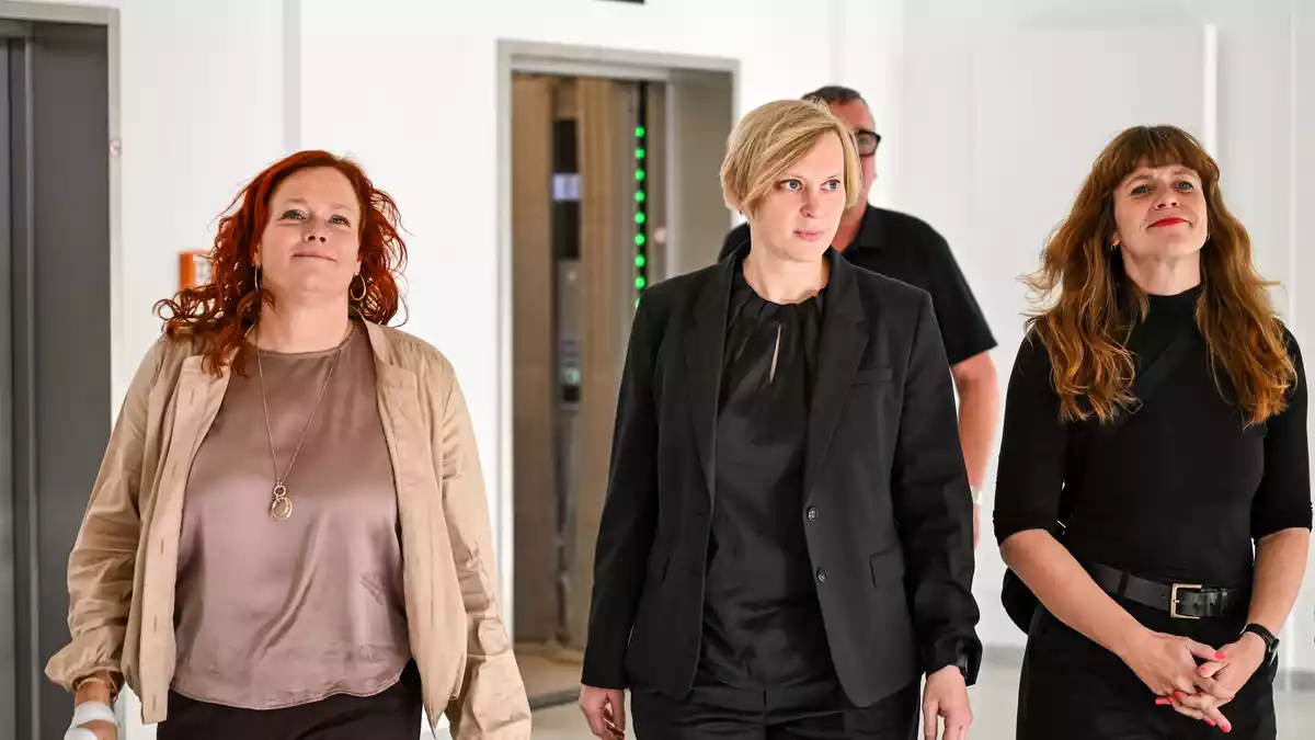 Die Parteispitzen um Bettina König (SPD), Nina Stahr (Grüne) und Kerstin Wolter (Linke) haben sich auf Sondierungen geeinigt. - Bild: Sören Stache/dpa