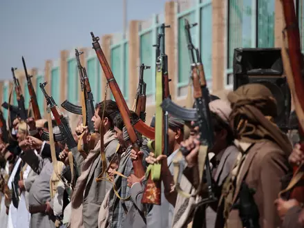 Die Huthi hatten in den vergangenen Monaten strategisch wichtige Gebiete im Jemen erobert. - Foto: Osamah Abdulrahman/AP/dpa