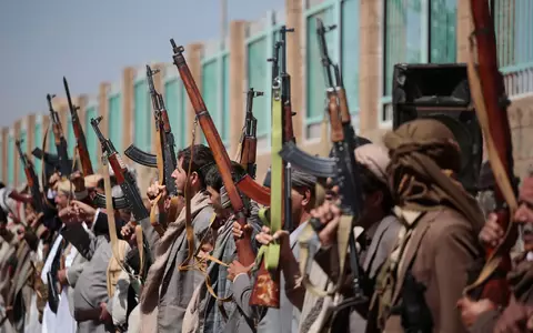 Die Huthi hatten in den vergangenen Monaten strategisch wichtige Gebiete im Jemen erobert. - Foto: Osamah Abdulrahman/AP/dpa