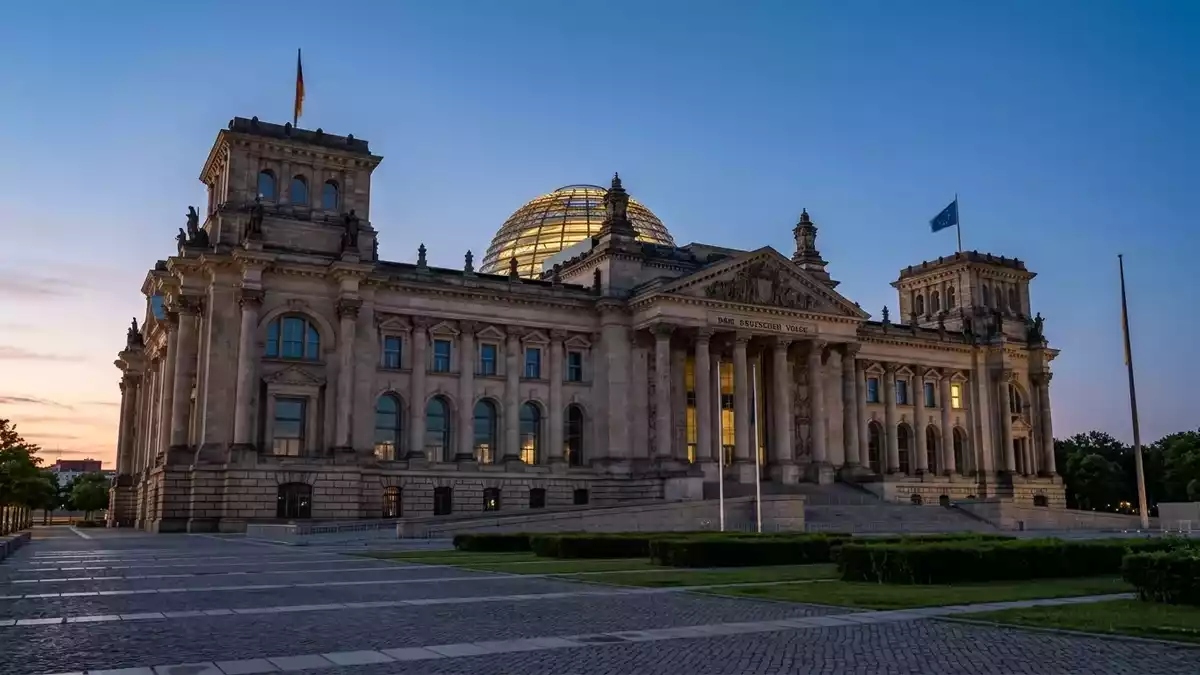 Einkommensteuerreform: Bundestag berät Klingbeils Entlastungspläne