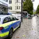 Die Polizei sperrte die Straßen rund um den Tatort weiträumig ab. - Bild: Roland Sprich/dpa