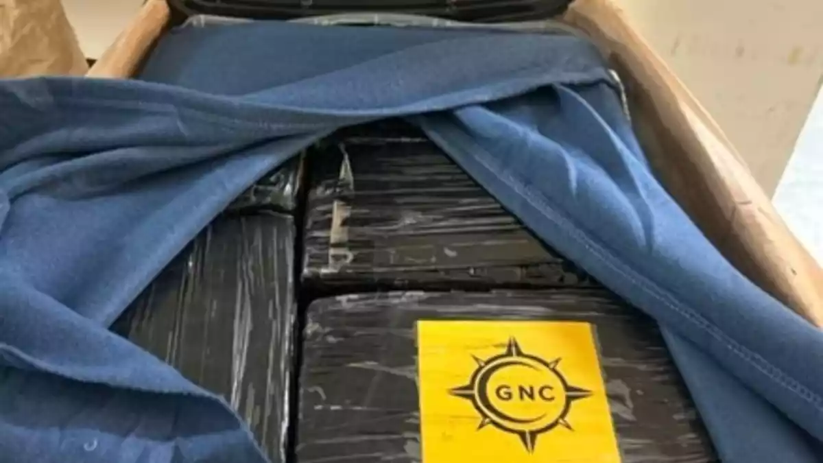 ZOLL-F: Drei Festnahmen am Flughafen Frankfurt Über 500 Kilogramm Kokain in Koffern und Kartons geschmuggelt - Bild: presseportal.de
