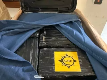 ZOLL-F: Drei Festnahmen am Flughafen Frankfurt Über 500 Kilogramm Kokain in Koffern und Kartons geschmuggelt - Foto: presseportal.de