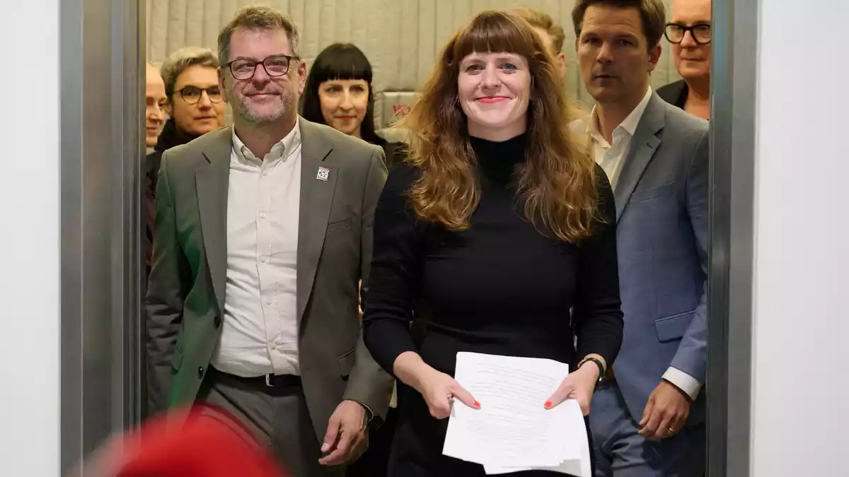 Bei den Gesprächen zur Regierungsbildung zwischen Linke, Grünen und SPD gibt es Fortschritte.  - Bild: Annette Riedl/dpa