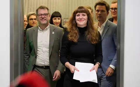 Bei den Gesprächen zur Regierungsbildung zwischen Linke, Grünen und SPD gibt es Fortschritte. - Foto: Annette Riedl/dpa